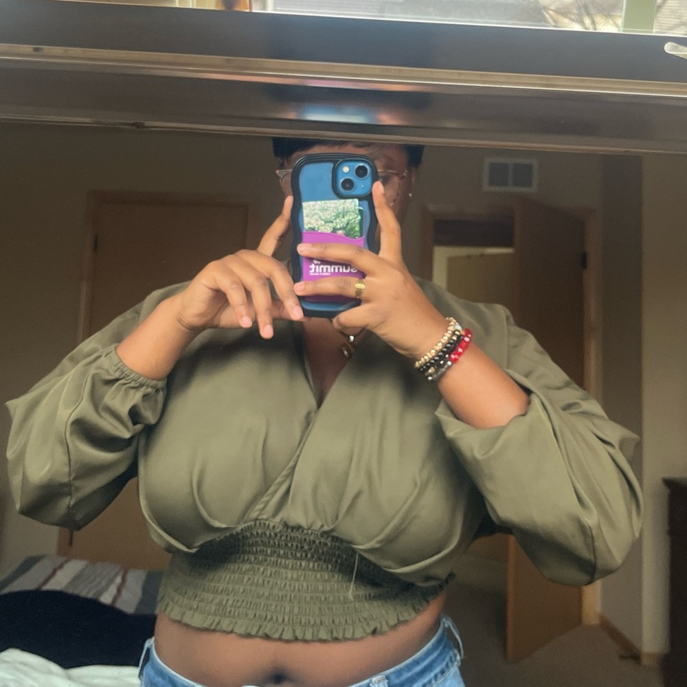 Green and kaki crop top #kaki #croptop #woman